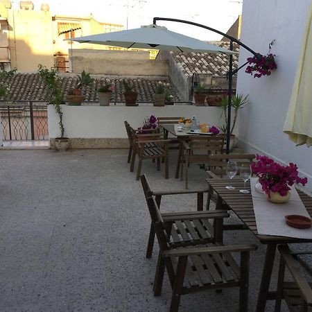 Case Vacanze Le Rose Villa Noto Exteriör bild