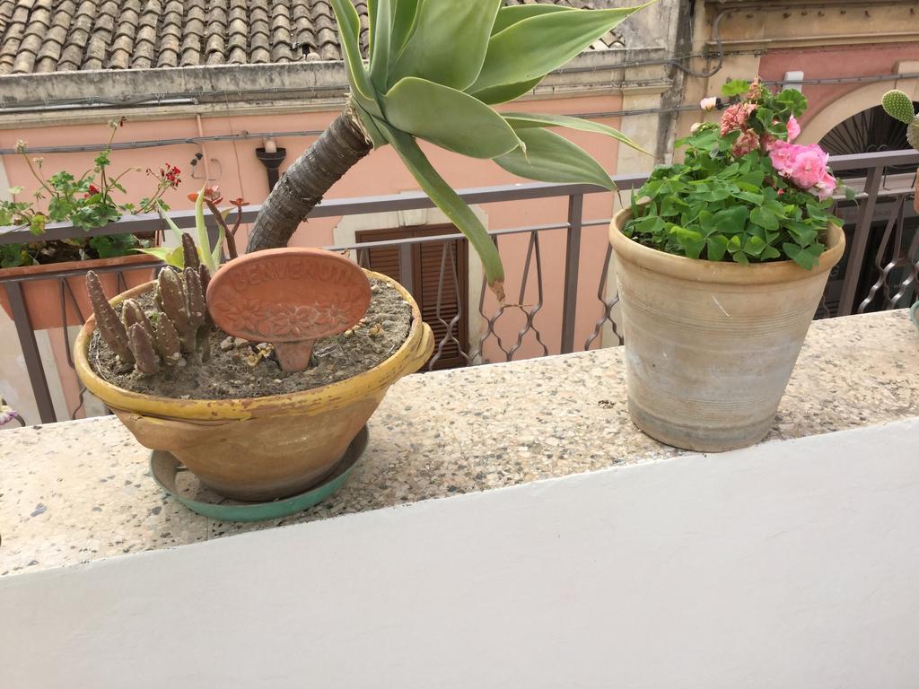 Case Vacanze Le Rose Villa Noto Exteriör bild