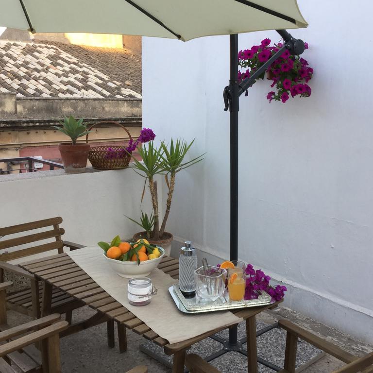 Case Vacanze Le Rose Villa Noto Exteriör bild