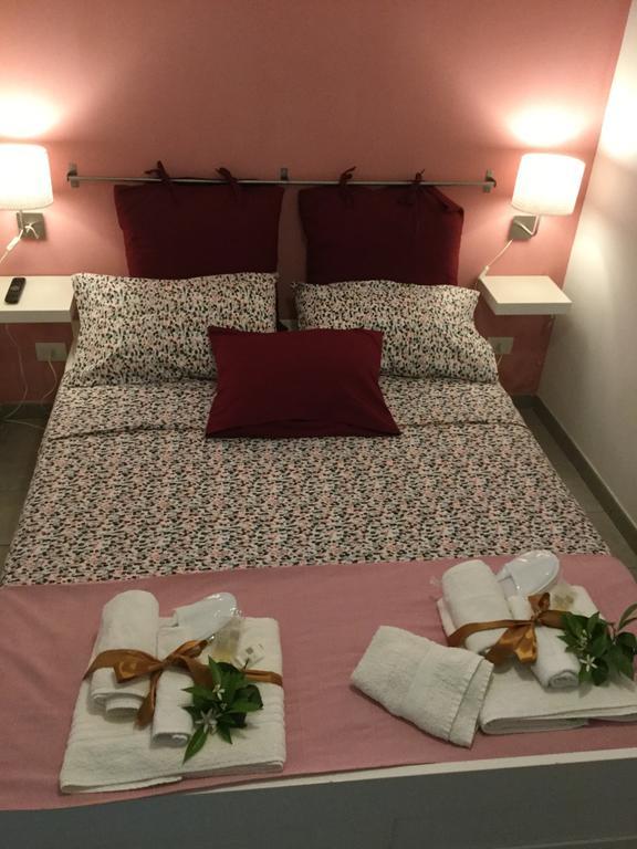 Case Vacanze Le Rose Villa Noto Exteriör bild